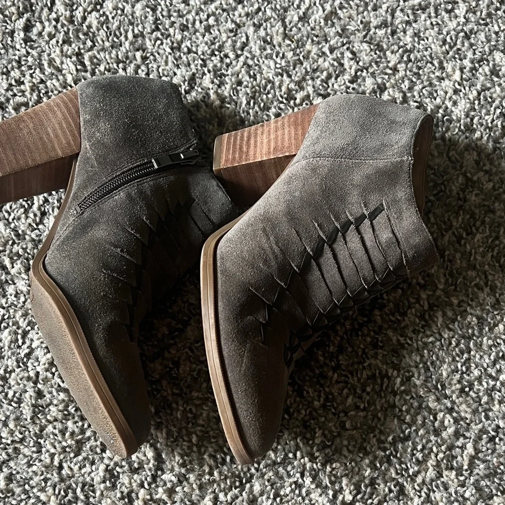 Franco Sarto Destiny gray/brown suede ankle boots size 7